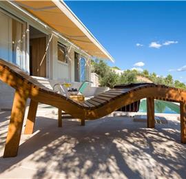 2 bedroom villa with pool and sea views in Bol, Brač Island, sleeps 4